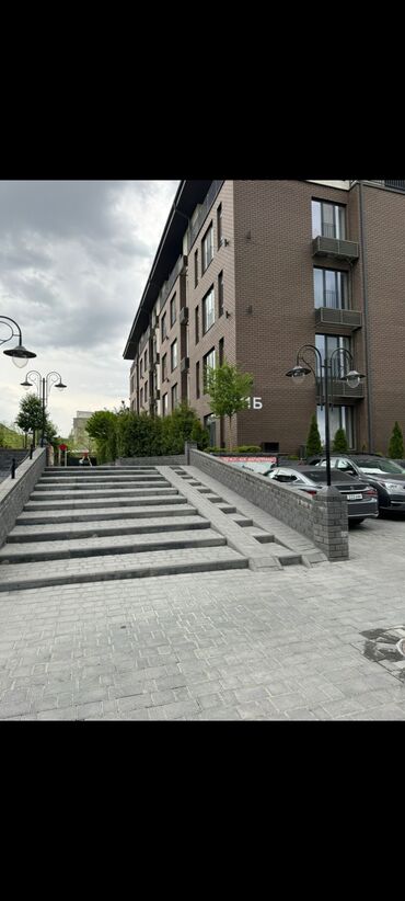 купить квартиру в новом доме бишкек: 1 бөлмө, Менчик ээси, Чогуу жашоосу жок, Толугу менен эмереги бар