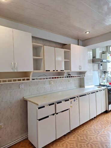 Uzunmüddətli kirayə mənzillər: Memar Əcəmi metrosu 4-ün kruqunda 5 mərtəbəli binanın 5-ci — 5