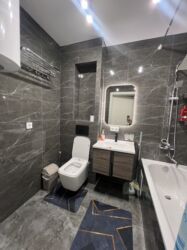 Посуточная аренда квартир: 1 комната, Душевая кабина, Постельное белье, Кондиционер — 3