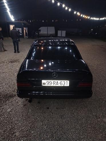 bmw f10 lip: Mercedes-Benz W124 sedan, qara rəng - Kuzov: sedan, qara, üzərində — 3