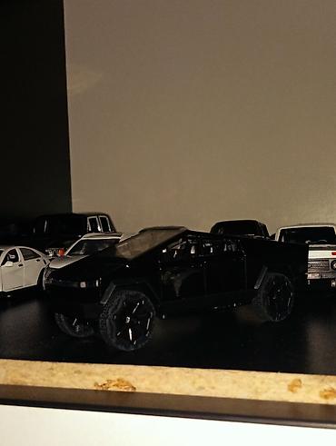 Avtomobil modelləri: Miqyaslı diecast oyuncaq avtomobil modelləri - Korpus: metal — 18