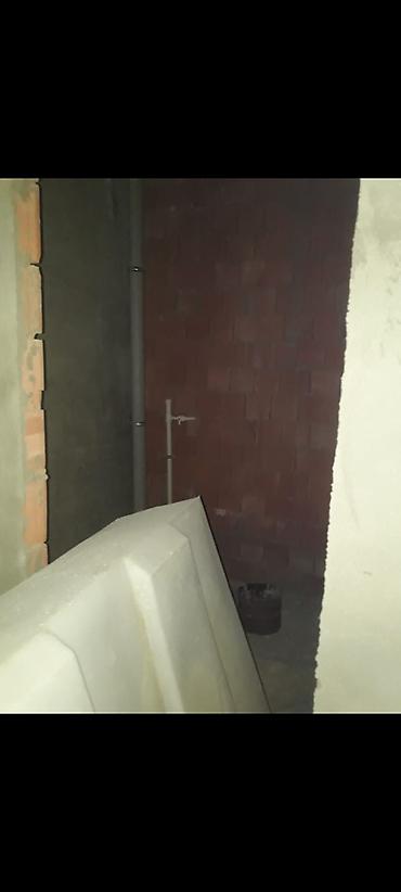 Kommersiya daşınmaz əmlakının satışı: TECILI SATILIR. Binada yaṣayiṣ var. QAZ, İṢIQ SU daimi var. Lift var — 8