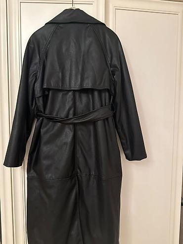 plaş cadır: Üst geyimlər hər biri endirimlə satılır. Bershka trench Zara üst geyim — 2