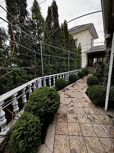 шикарный особняки: Срочно -срочно Продаётся большой 3-х уровневый особняк с просторным — 2