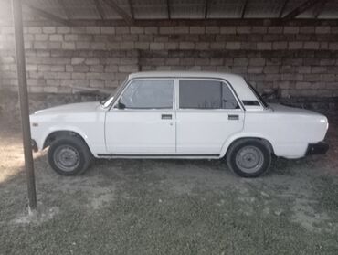 VAZ (LADA): Avtomobil: VAZ 2107 (klassik “Jiquli”) Kuzov: sedan, ağ rəng Qapılar — 2