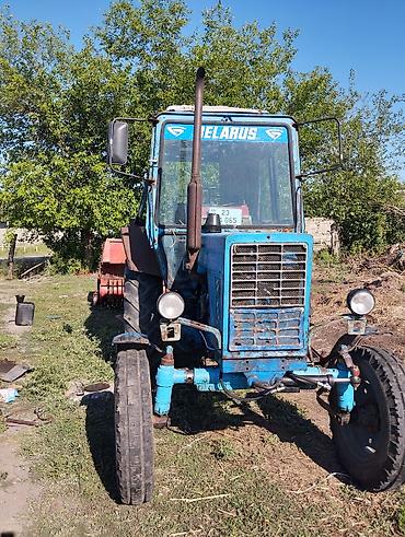 Traktorlar: Belarus MTZ-82.1 traktor Xüsusiyyətlər: - 4x2 təkər formulu, ön — 3