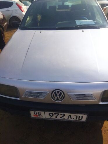 Volkswagen: Volkswagen Passat: 1990 г., 1.8 л, Механика, Бензин, Седан