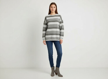 Swetry: Sweter damski, rozmiar L