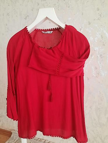 Futbolka və maykalar: Məhsul: 2 ədəd qadın bluz/don üstü 1) Kobalt mavi, güllü naxışlı — 10