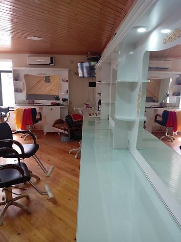 utu dolabı: Gözəllik salonu üçün tam dəst vizaj/berber masası - Rəng: ağ, qızılı — 1