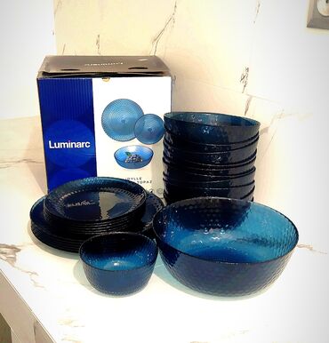 синие посуда: Посуда: большие тарелки 6 шт, маленькие тарелки 6 шт, салатница или