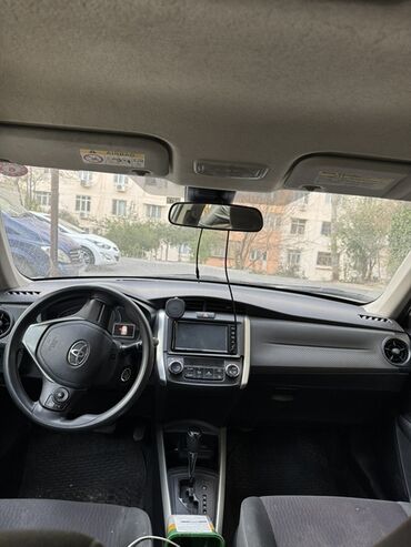 Toyota: Toyota Corolla Fielder Hybrid – ağ rəngli universaldır — 5