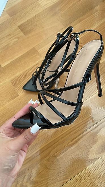 Basanoşka və səndəllər: Qara laklı yüksək dikdaban sandal - Rəng: parlaq qara (lak) - Model — 1
