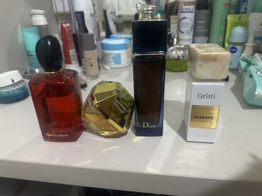 Парфюмерия: Продаю парфюмы 1)Giorgio armani Si -800 сом 2) Dior -1000 сом