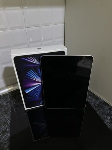 Apple iPad: Apple iPad Pro (gümüş rəng) – 11" seriyası Xüsusiyyətlər: - Premium — 9
