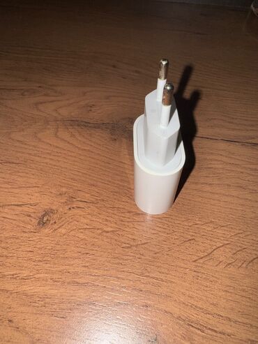 prodazha konteinerov 20 tonn: Adapter Apple, 20 Vt, Yeni