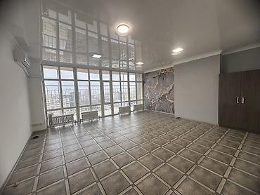 Аренда помещений свободного назначения: Сдаётся офисное помещение на 11 этаже в центре города. 📍 Локация — 8