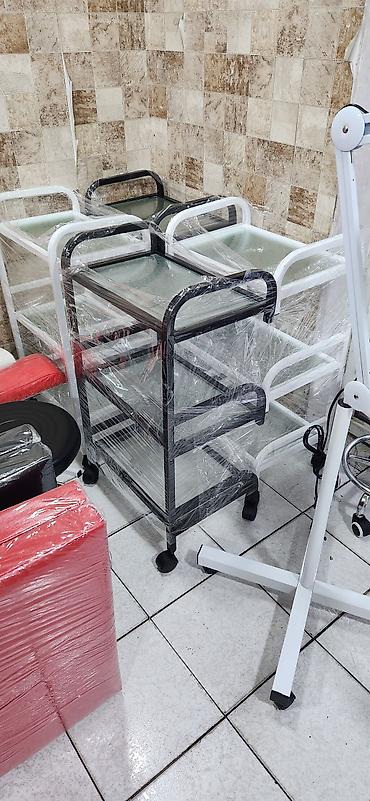 Rəflər, etajerkalar: Təkərli 3 mərtəbəli servis/araba rəfi. Metal karkaslı quruluşa — 9