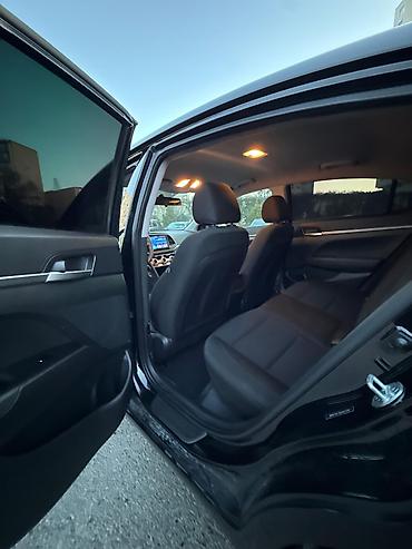 Hyundai: Hyundai Elantra: 2 l | 2019 il Sedan — 5