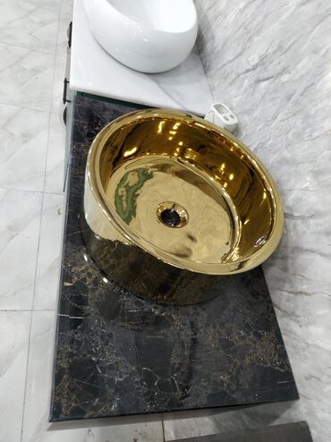 asma tavan metbex ucun: Qızılı rəngli, dairəvi formalı lavabo. Hamam və ya tualetdə istifadə