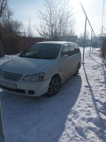 машинка на бензине: Toyota Gaia: 2003 г., 2 л, Автомат, Бензин, Минивэн