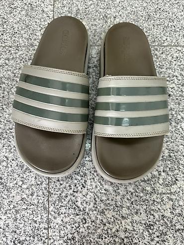 ugg sunjalice: Adidas platform papuče – sivo/maslinasta boja - Model: Adidas slide — 2