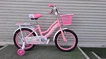 Детские велосипеды: Детский велосипед в синем цвете, оснащенный дополнительными боковыми — 2