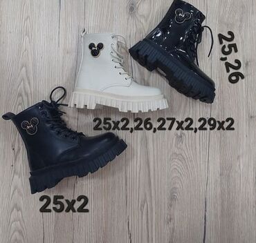 crne cizme beli sneg: Ankle boots