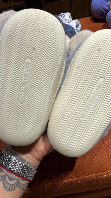 Uşaqlar üçün digər geyimlər: Одежда и обувь на МАЛЬЧИКА 2/3 года

Все по 5азн за единицу — 10