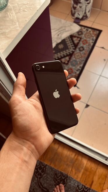 iphone 12 mavi: IPhone SE 2020