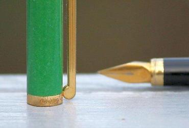 Ostali aksesoari: Elysee Green Lacquer & Gold naliv pero, penkalo. Made in West — 2