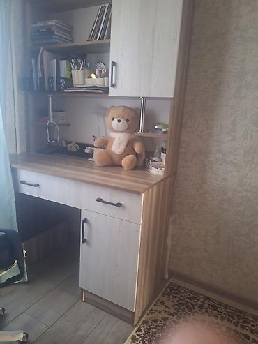 dressing table: Продаю письменный стол с надстройкой и местами для хранения. Б/у.но — 1