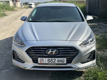 авто из южной кореи в наличии и под заказ: Hyundai Sonata серебристого цвета. Кузов типа седан с просторным