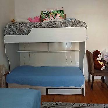 Divan və masa dəstləri: L‑formal künc divan dəsti və uşaq iki mərtəbəli çarpayı Künc divan: - — 2