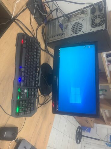 планшет для рисования: İdeal vəziyyətdədi ram 8 hdd 500 i3 təcili satılır