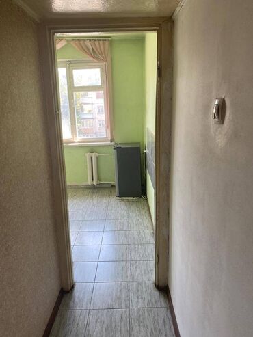 купить квартиру в 4 микрорайоне: 2 комнаты, 44 м², 104 серия, 4 этаж, Старый ремонт