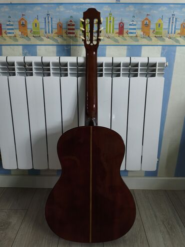 Klassik gitaralar: Salam klassik gitara satılır. 2 aydi alinib çox səliqəli istifadə -da lalafo.az — 4 Klassik gitaralar: Salam klassik gitara satılır. 2 aydi alinib çox səliqəli istifadə — 4