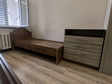 кровать советские: За 8 тысяч сом. Кровать и комод в отличном состоянии!!