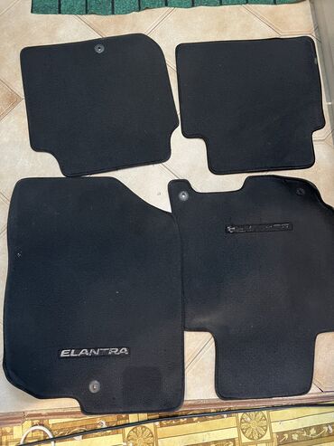 Avtomobil üçün ayaqaltı: Elantra 2013 ayaq alti yaxşı vezoyyetdedi