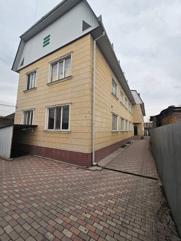 помещение на рынке: Срочно продается 2 этажное коммерческое помещение Свободного