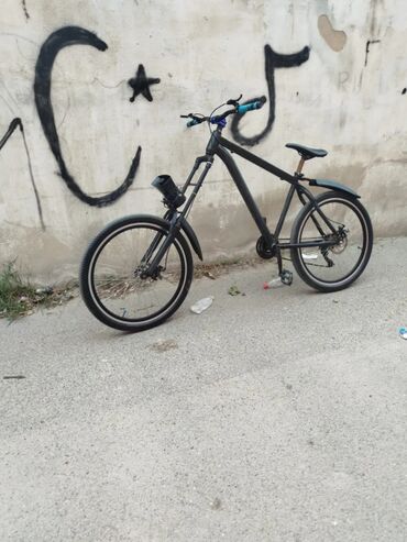 велосипед каталка: Şəhər və yüngül off-road sürüşləri üçün dağ/ şəhər tipli velosiped. -