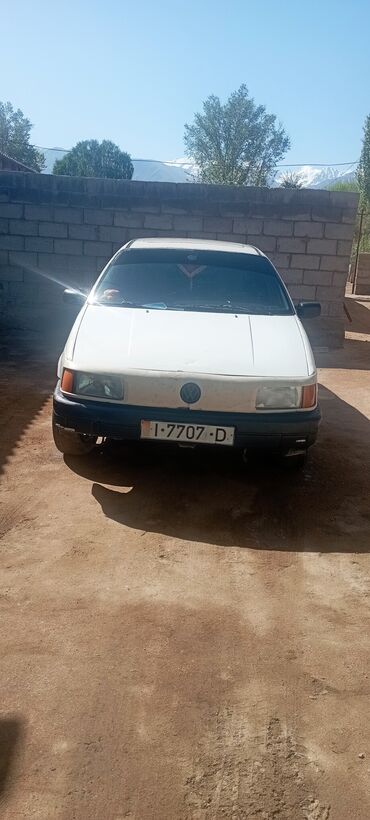 бу запчасти пассат б3 в Кыргызстан | Автозапчасти: Volkswagen Passat: 1.8 л | 1988 г. | Седан