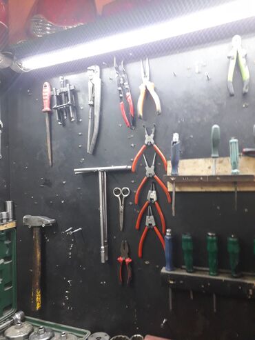 Digər alət dəstləri: Peşəkar mexaniki alətlər komplekti Təsvir: - Dəzgah tipli divar — 2