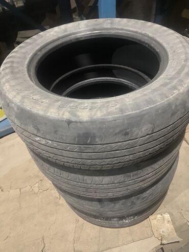 шина срв: Комплект из четырех автомобильных шин размером 225/65R17. Шины черного