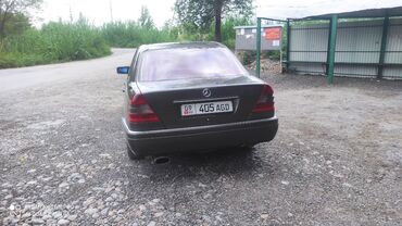 Mercedes-Benz: Mercedes-Benz 220: 1994 г., 1.8 л, Механика, Бензин, Седан