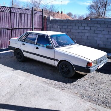 gps трекер для животных бишкек: Классический седан Audi 80 в белом цвете. Автомобиль отличается
