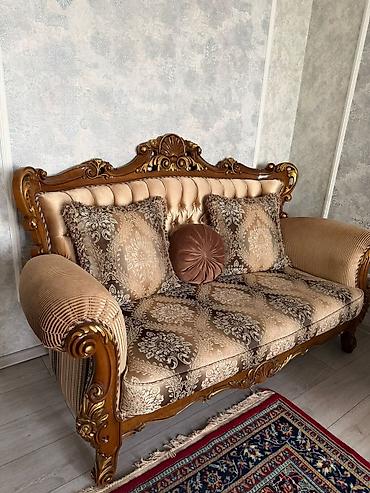 salon divan: Klassik üslubda 2 nəfərlik divan və bir ədəd kreslodan ibarət dəst — 2