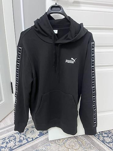 pull bear: Худи Puma, черное - Модель: худи с капюшоном и шнурками - Брендинг — 1