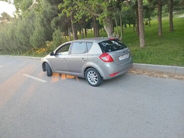 Kia: Kia Ceed: 1.6 l | 2010 il Hetçbek