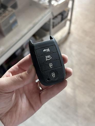 селика: Чехол-накладка для автомобильного ключа Kia. Черный чехол с логотипом — 2